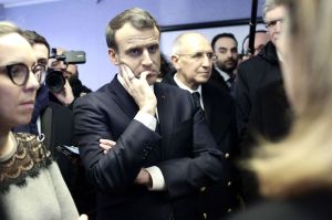 Croisilles : Macron Migrants